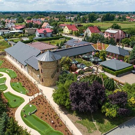 Karczma Michelle Hotel Jankowice  Ngoại thất bức ảnh