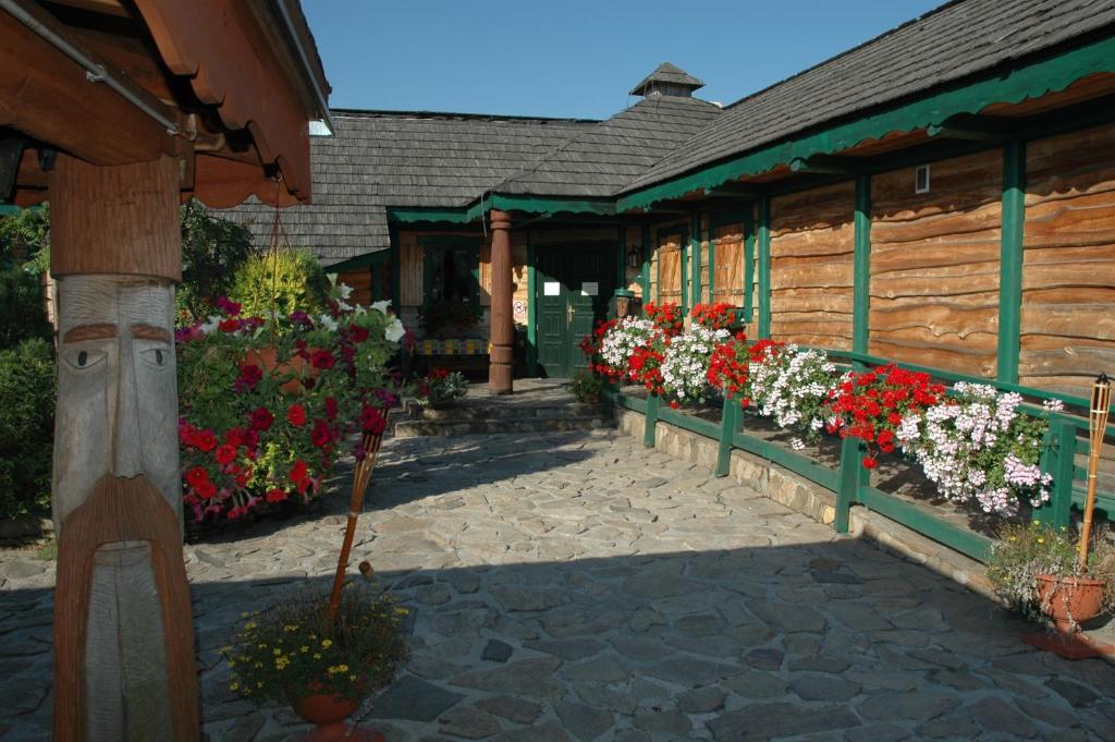 Karczma Michelle Hotel Jankowice  Ngoại thất bức ảnh